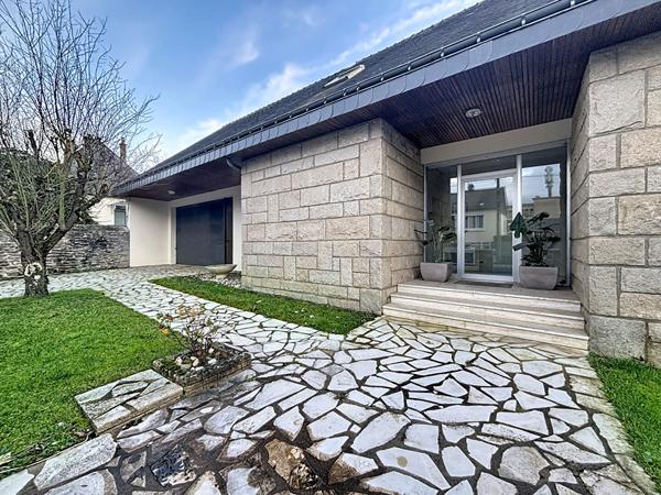 Maison d'architecte avec vie de plain pied - Laval secteur gare