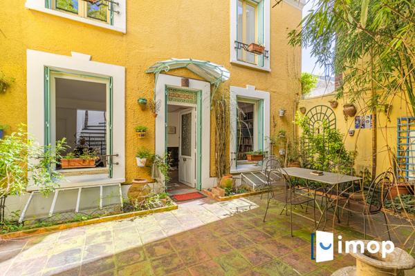 Belle maison avec extérieur