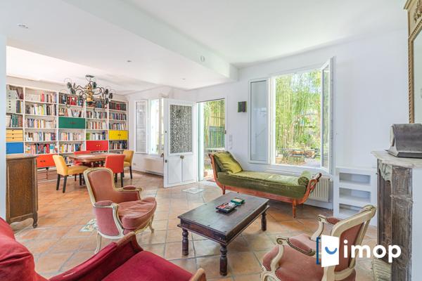 Belle maison avec extérieur