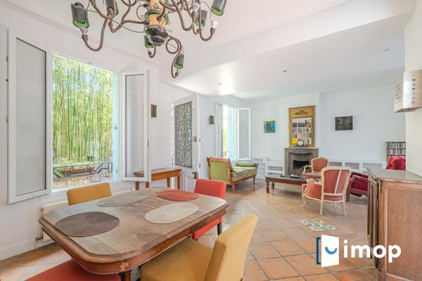 Belle maison avec extérieur
