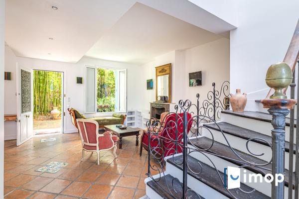 Belle maison avec extérieur