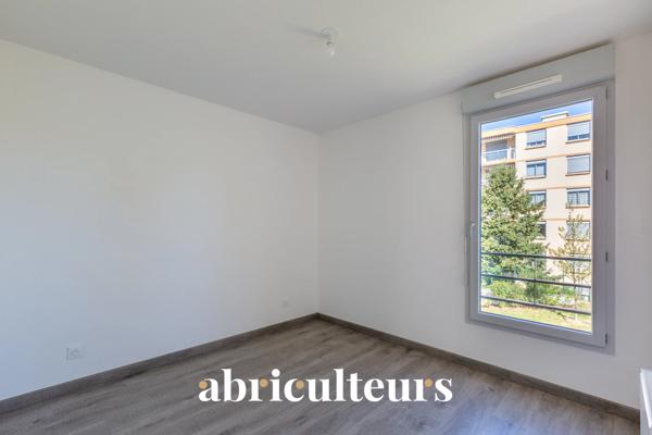 Superbe appartement 4 pièces de 85 m² avec grand balcon,en vente à Vénissieux Paul Bert (69200)