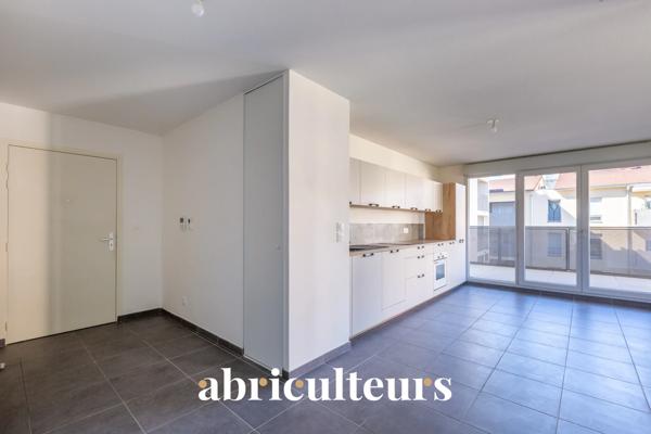Superbe appartement 4 pièces de 85 m² avec grand balcon,en vente à Vénissieux Paul Bert (69200)