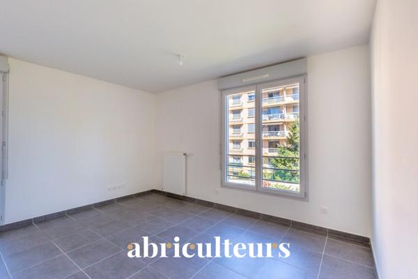 Superbe appartement 4 pièces de 85 m² avec grand balcon,en vente à Vénissieux Paul Bert (69200)