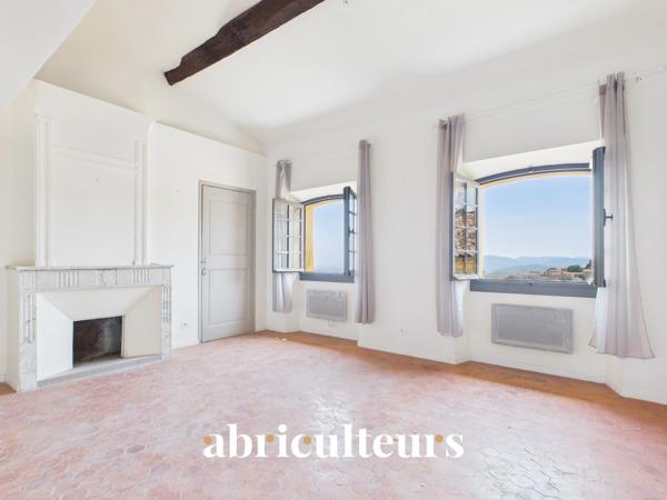 Lumineux appartement de 54 m² habitables en vente dans le centre historique de Grasse (06130)