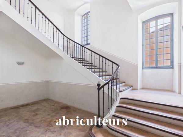 Lumineux appartement de 54 m² habitables en vente dans le centre historique de Grasse (06130)