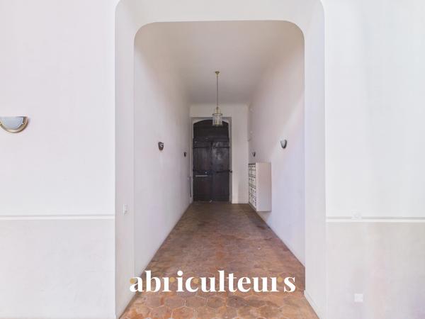 Lumineux appartement de 54 m² habitables en vente dans le centre historique de Grasse (06130)
