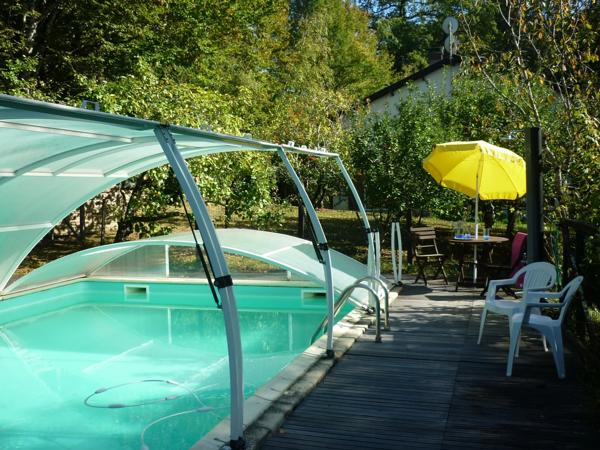 Deux maisons avec étang et piscine