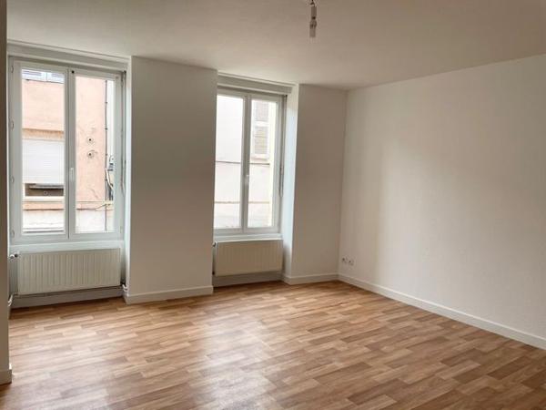 Location Appartement 2 pièces 40.2 m² - 3, 5, PASSAGE BOURGNEUF Roanne 42300