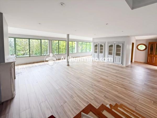 Vente                                                      Maison
                        
                     6 pièces                      202 m2                     à Soisy-sur-Seine