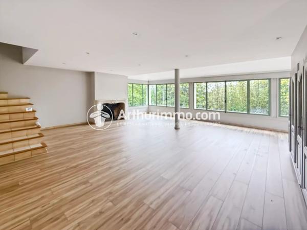 Vente                                                      Maison
                        
                     6 pièces                      202 m2                     à Soisy-sur-Seine