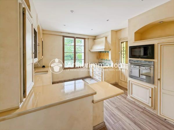 Vente                                                      Maison
                        
                     6 pièces                      202 m2                     à Soisy-sur-Seine