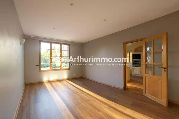 Vente                                                      Maison
                        
                     6 pièces                      202 m2                     à Soisy-sur-Seine