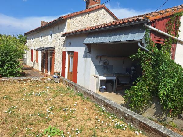 Ferme indépendante de 3 chambres - Près du village populaire de Civray
