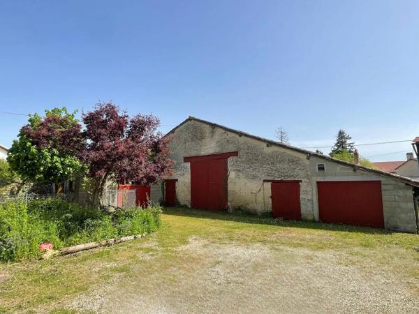 Ferme indépendante de 3 chambres - Près du village populaire de Civray