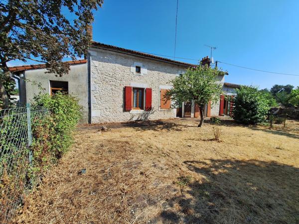 Ferme indépendante de 3 chambres - Près du village populaire de Civray