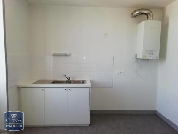 Appartement à louer 2 pièces 62.78m² Le Blanc (36300)