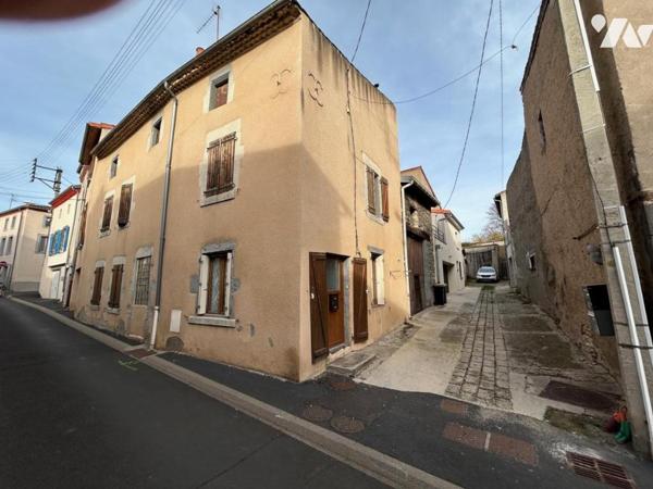 Maison de bourg avec grange