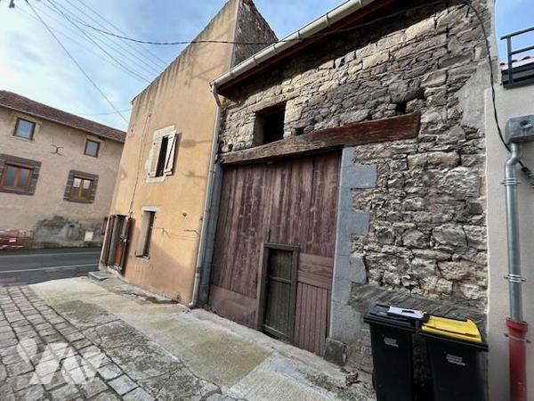 Maison de bourg avec grange