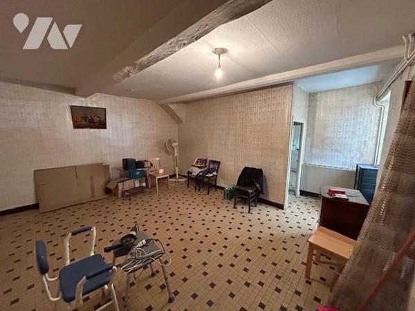 Maison de bourg avec grange