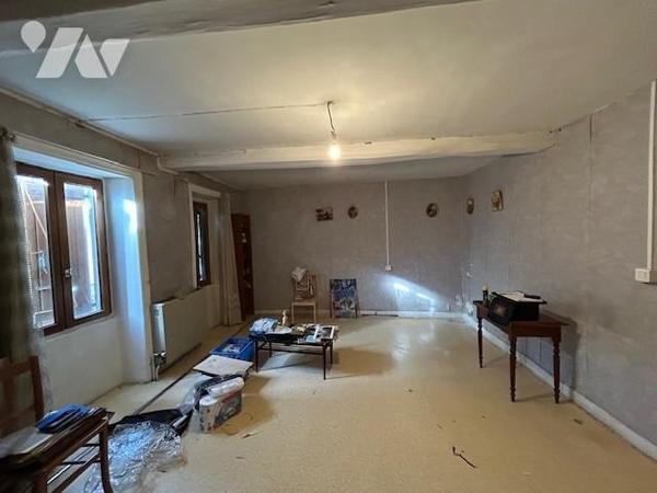 Maison de bourg avec grange