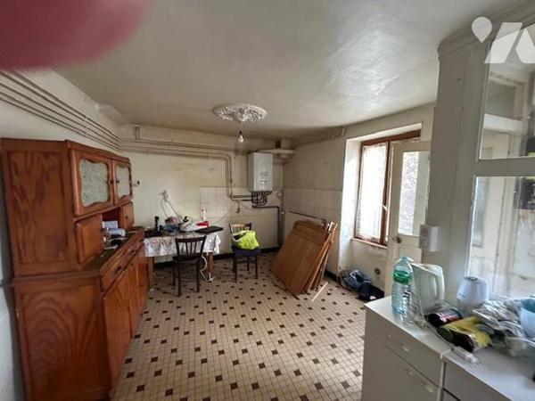 Maison de bourg avec grange