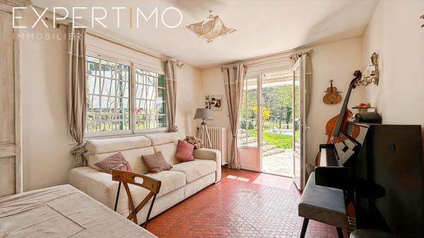 Étampes (91150) A VENDRE Propriété 170 m² (surface total 220 m²) piscine sur 3200 m² de terrain dans environnement rare et rec