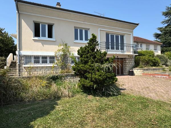 REMARQUABLE MAISON, 4 CHAMBRES & GRAND JARDIN CLOS