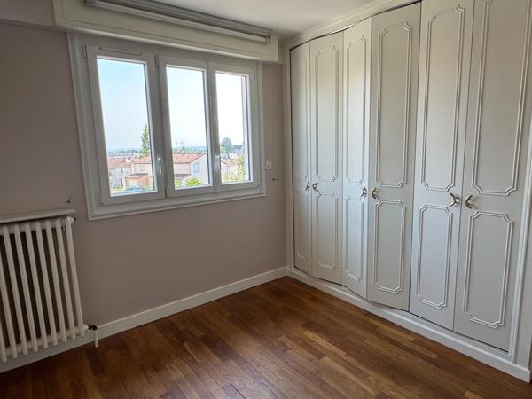 REMARQUABLE MAISON, 4 CHAMBRES & GRAND JARDIN CLOS