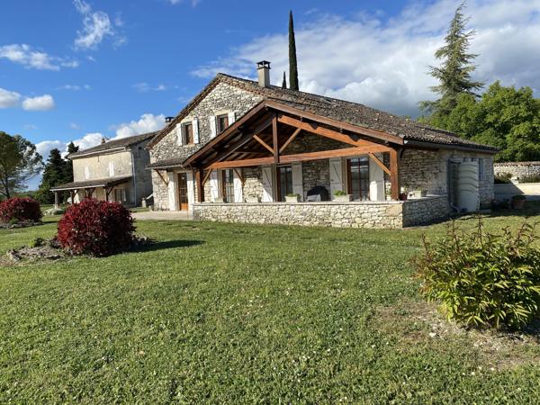 Propriété traditionnelle en pierre avec deux maisons indépendantes - idéale pour une double habitation