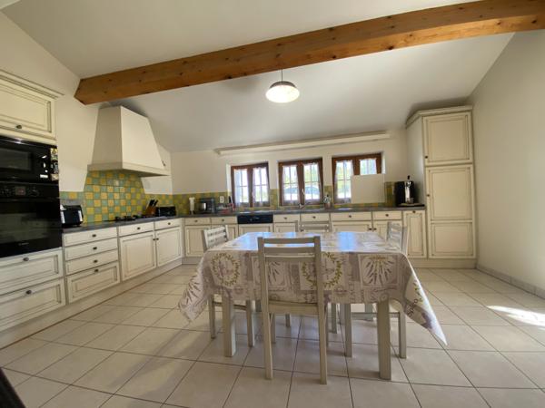 Propriété traditionnelle en pierre avec deux maisons indépendantes - idéale pour une double habitation