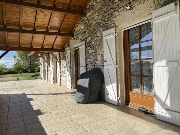 Propriété traditionnelle en pierre avec deux maisons indépendantes - idéale pour une double habitation
