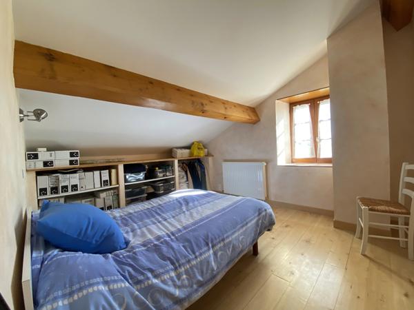 Propriété traditionnelle en pierre avec deux maisons indépendantes - idéale pour une double habitation