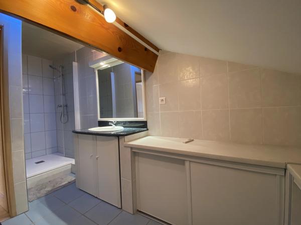 Propriété traditionnelle en pierre avec deux maisons indépendantes - idéale pour une double habitation