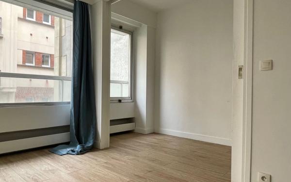 Appartement à vendre    1 pièce • 40,35 m2 Paris 16
