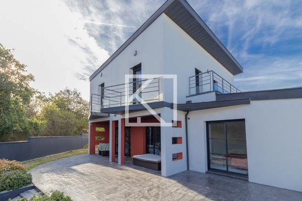 MAISON CONTEMPORAINE AVEC VUE SUR UN PARC BOISÉ