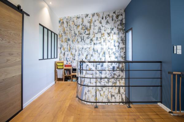 MAISON CONTEMPORAINE AVEC VUE SUR UN PARC BOISÉ