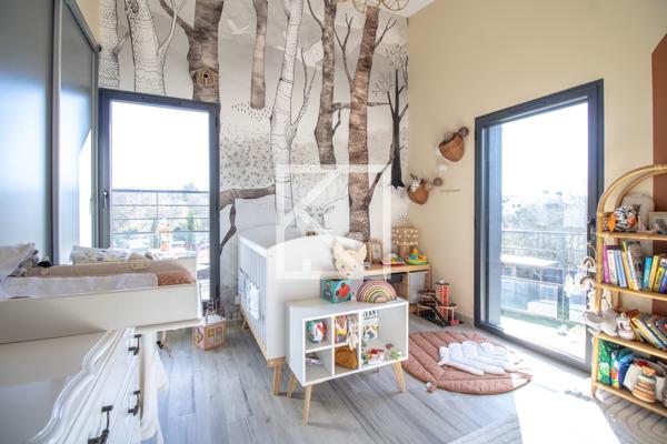 MAISON CONTEMPORAINE AVEC VUE SUR UN PARC BOISÉ