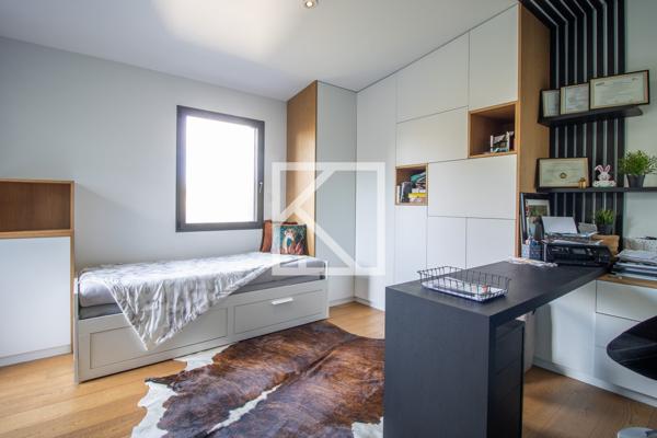 MAISON CONTEMPORAINE AVEC VUE SUR UN PARC BOISÉ