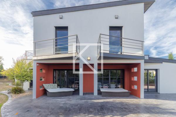 MAISON CONTEMPORAINE AVEC VUE SUR UN PARC BOISÉ