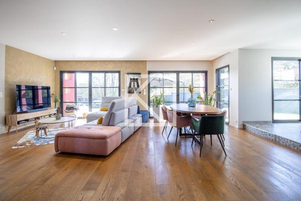 MAISON CONTEMPORAINE AVEC VUE SUR UN PARC BOISÉ