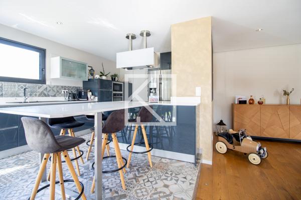 MAISON CONTEMPORAINE AVEC VUE SUR UN PARC BOISÉ