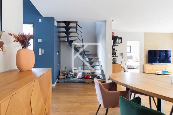 MAISON CONTEMPORAINE AVEC VUE SUR UN PARC BOISÉ