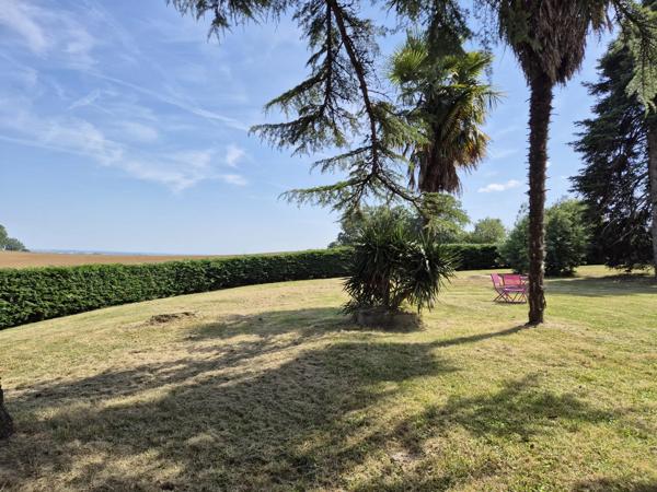 Propriété en pierre avec piscine, grange et 2,5 hectares – Proche Puymirol, Lot-et-Garonne