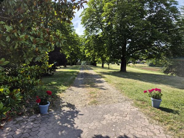 Propriété en pierre avec piscine, grange et 2,5 hectares – Proche Puymirol, Lot-et-Garonne