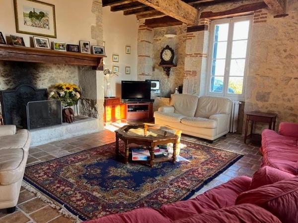 Propriété en pierre avec piscine, grange et 2,5 hectares – Proche Puymirol, Lot-et-Garonne