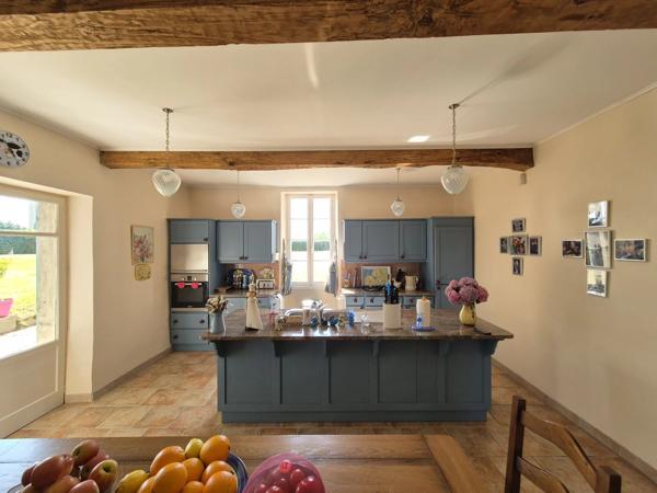 Propriété en pierre avec piscine, grange et 2,5 hectares – Proche Puymirol, Lot-et-Garonne