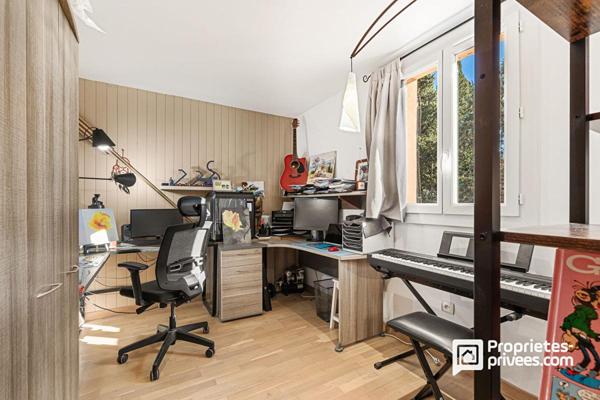 Maison individuelle avec piscine et dépendances - à pied du village de Peymeinade