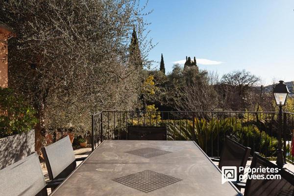 Maison individuelle avec piscine et dépendances - à pied du village de Peymeinade