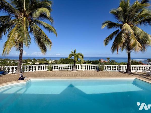 SAINT GILLES LES BAINS VILLA D'EXCEPTION A LA VUE IMPRENABLE